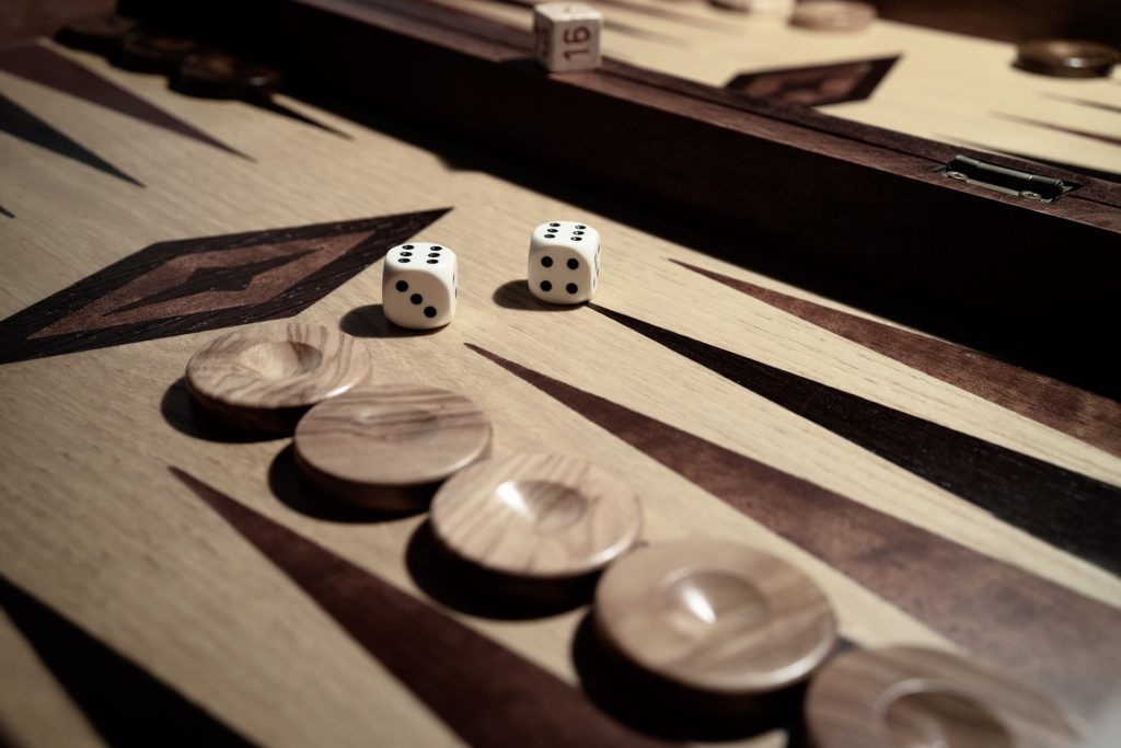 backgammon board checkers