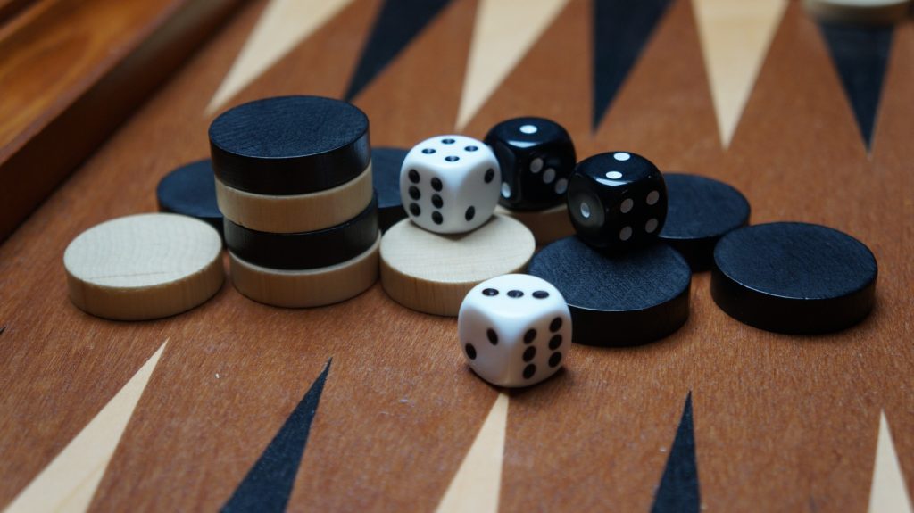 backgammon checkers dice