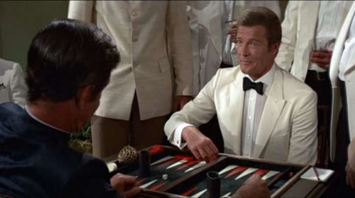 Roger-Moore-Octopussy-backgammon